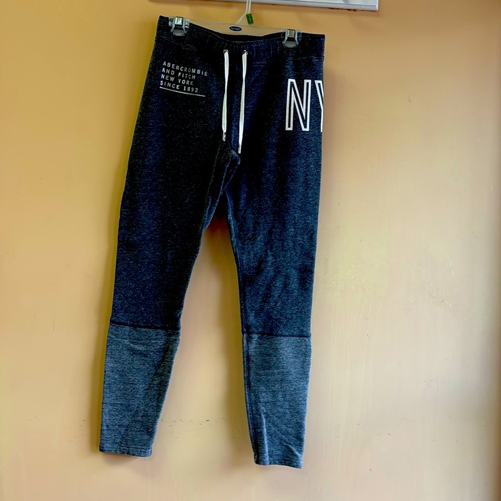 Abercrombieombie &fitch color gray size smalll